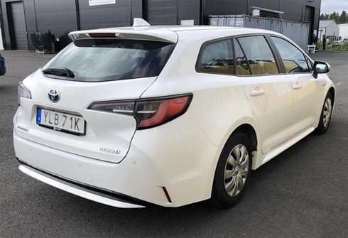 Vit Toyota Corolla Touring Sports Hybrid stulen i Töjnan, Sollentuna